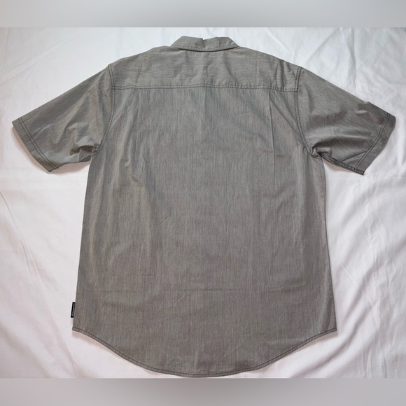Wolverine NWT Men’s Size L Gray Chambray Grayson Short Sleeve Button Down Shirt - Picture 8 of 8